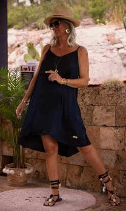 Petite Robe Laly Satin Noir 10 Petite Robe Laly Satin Noir -Robe Belle Soldes facetune 30 06 2023 16 24 17