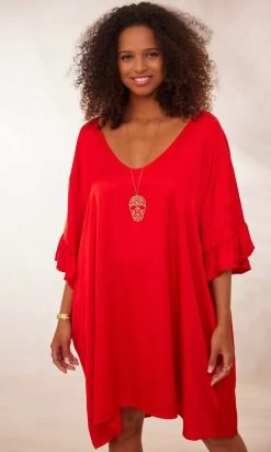 Petite Robe Levana Satin Rouge 13 Petite Robe Levana Satin Rouge -Robe Belle Soldes facetune 31 01 2024 12 41 08