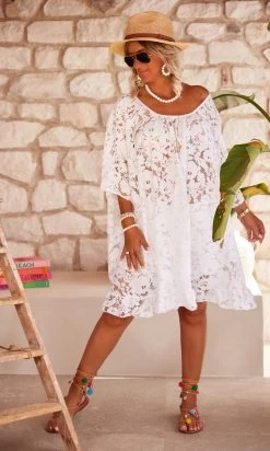 Petite Robe Joana Oversize Dentelle Blanc -Robe Belle Soldes img 3182 facetune 25 07 2023 12 09 26